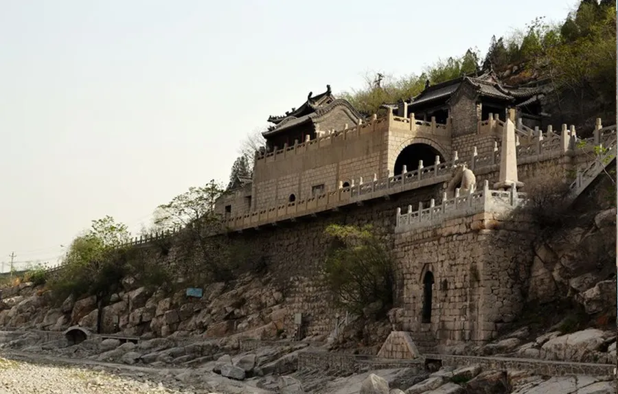 黑龙洞